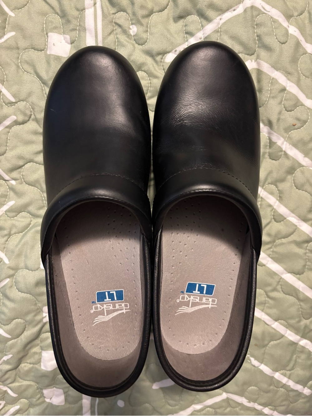 Dansko EUC (like new!) Black Leather Slip-On Clogs Size 38